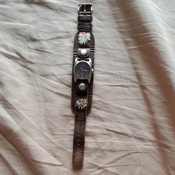 Fossil Watch - Picture 1 of 1